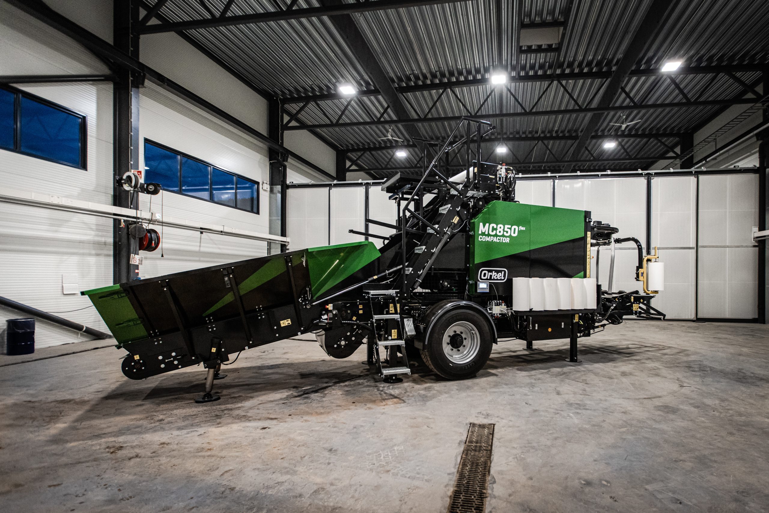 An MC850 flex compactor in concrete and steel facilities.