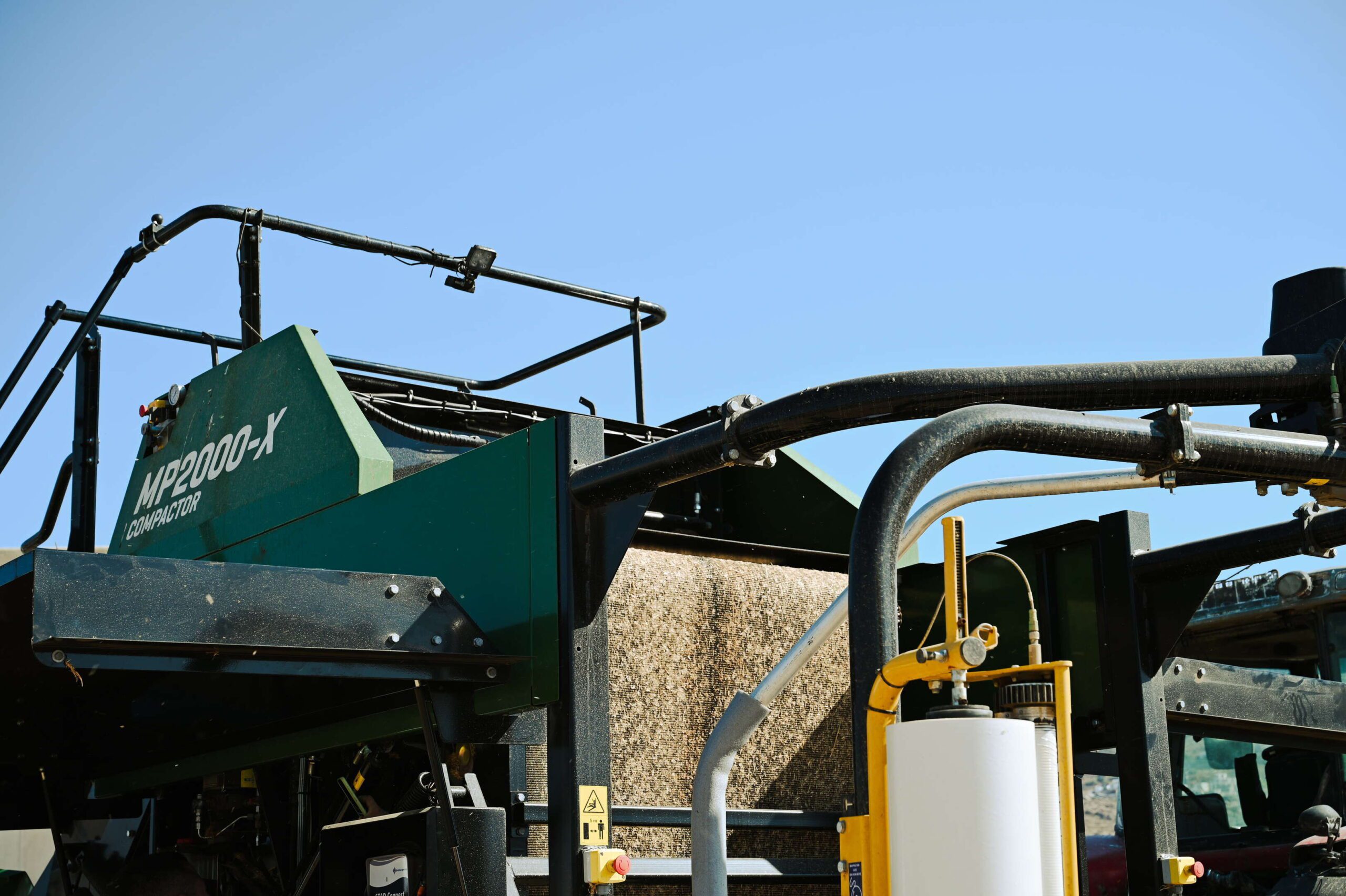 The platform of an MP2000-X compactor with a blue sky in the background.