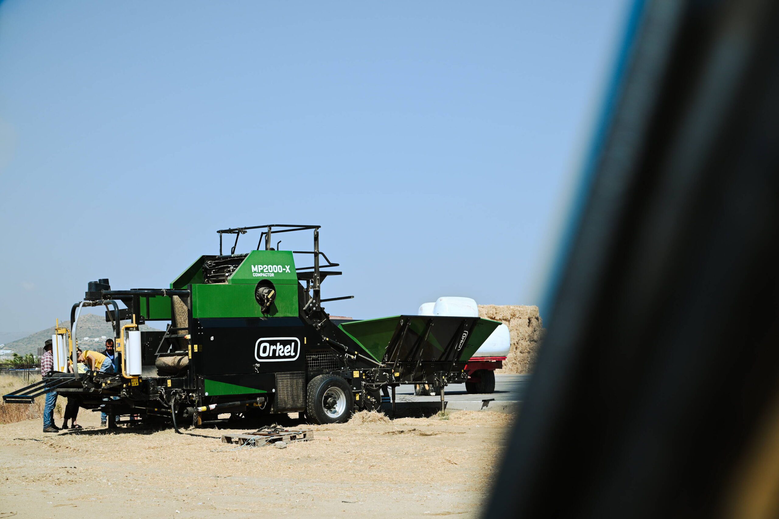 An MP2000-X compactor from afar, with a dark object in the foreground covering the right-hand side.
