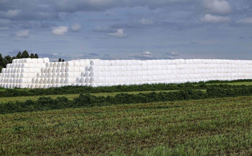 Simplified logistics with bales