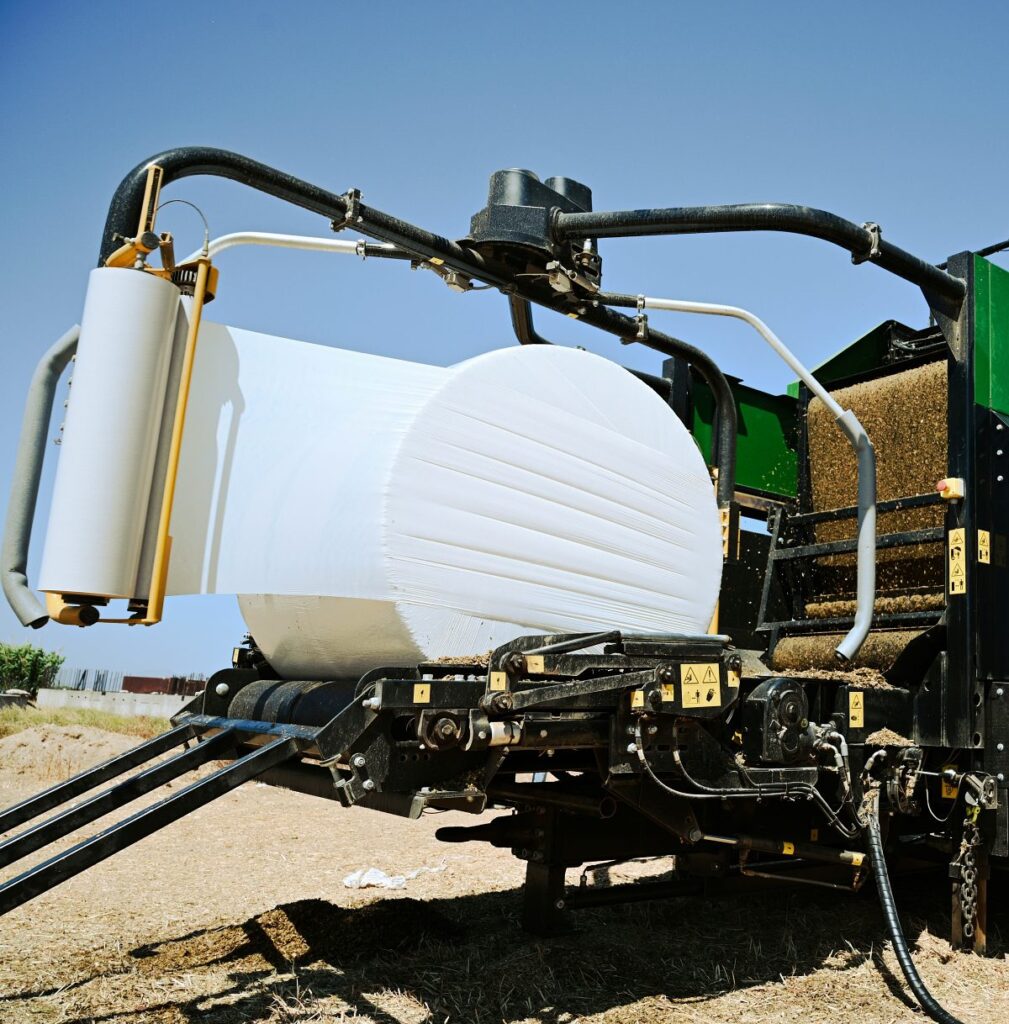 Wrapping forage bales Orkel Compactor MP2000-X