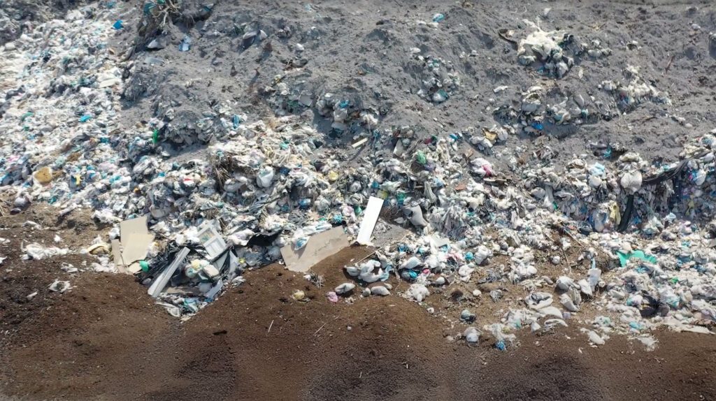 Une décharge à ciel ouvert vue d'en haut.